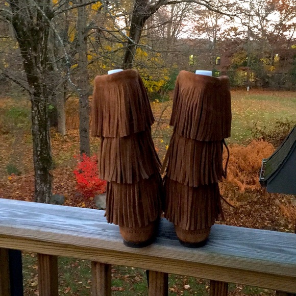 Minnetonka  genuine suede leather boots /fringe- Sz 6. Excellent condition! $16 - Picture 2 of 13